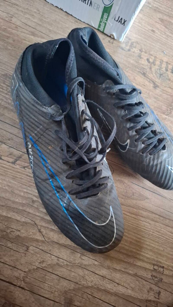 2dehandse Voetbal schoenen 44 nike
