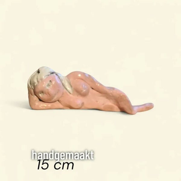 Handgemaakt beeldje van klei