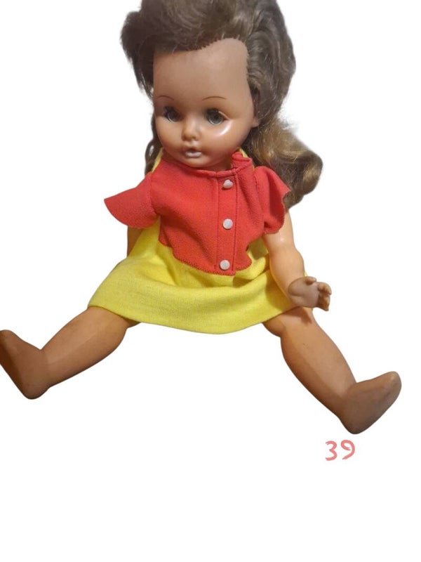 Bella modela depose vintage doll