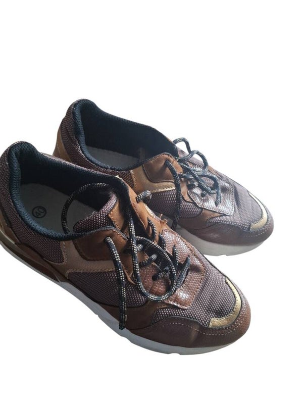 Tweedehands dames sport schoenen maat 39