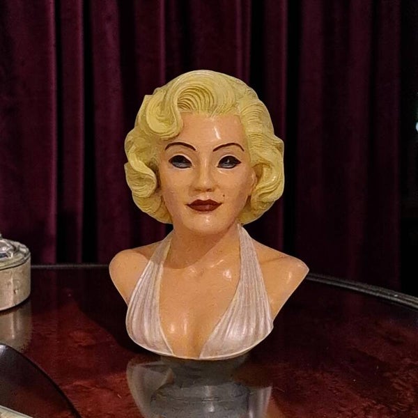 MARILYN MAROU Beeld 3D