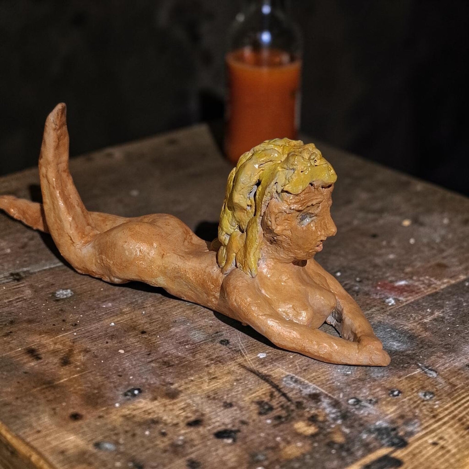 Handgemaakt beeldje van klei 25 cm