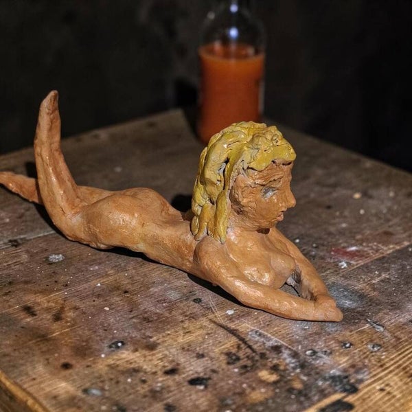 Handgemaakt beeldje van klei 25 cm