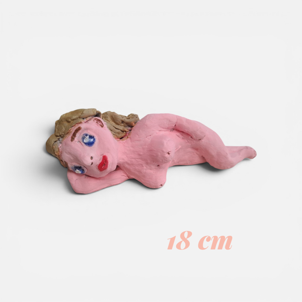 Handmade beeldje Vrouw liggend