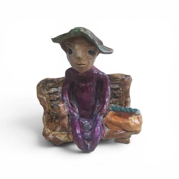 Handmade beeldje Vrouw op bankje