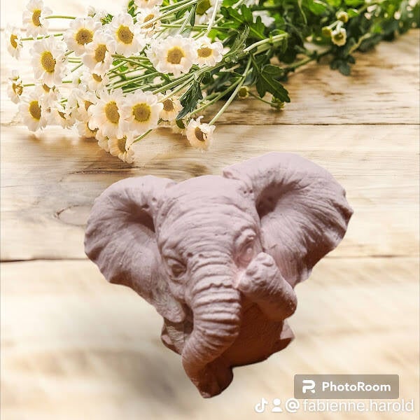 Eléphant déco en plâtre- Force douce et symbolique