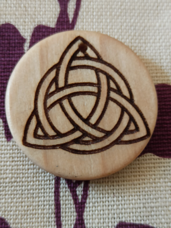 Amulett, Energetischer Schmuck, Talisman - Halskette | Schlüsselanhänger, | Medaillon - Triqueta