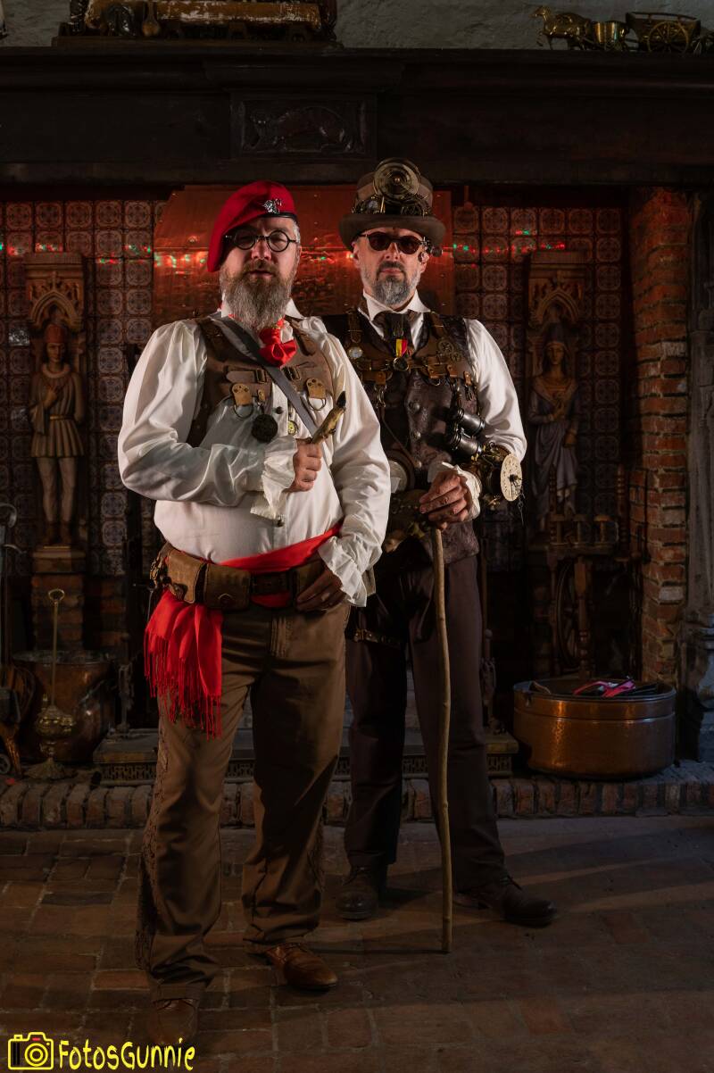 steampunkfantasyparty2022207-1.jpg