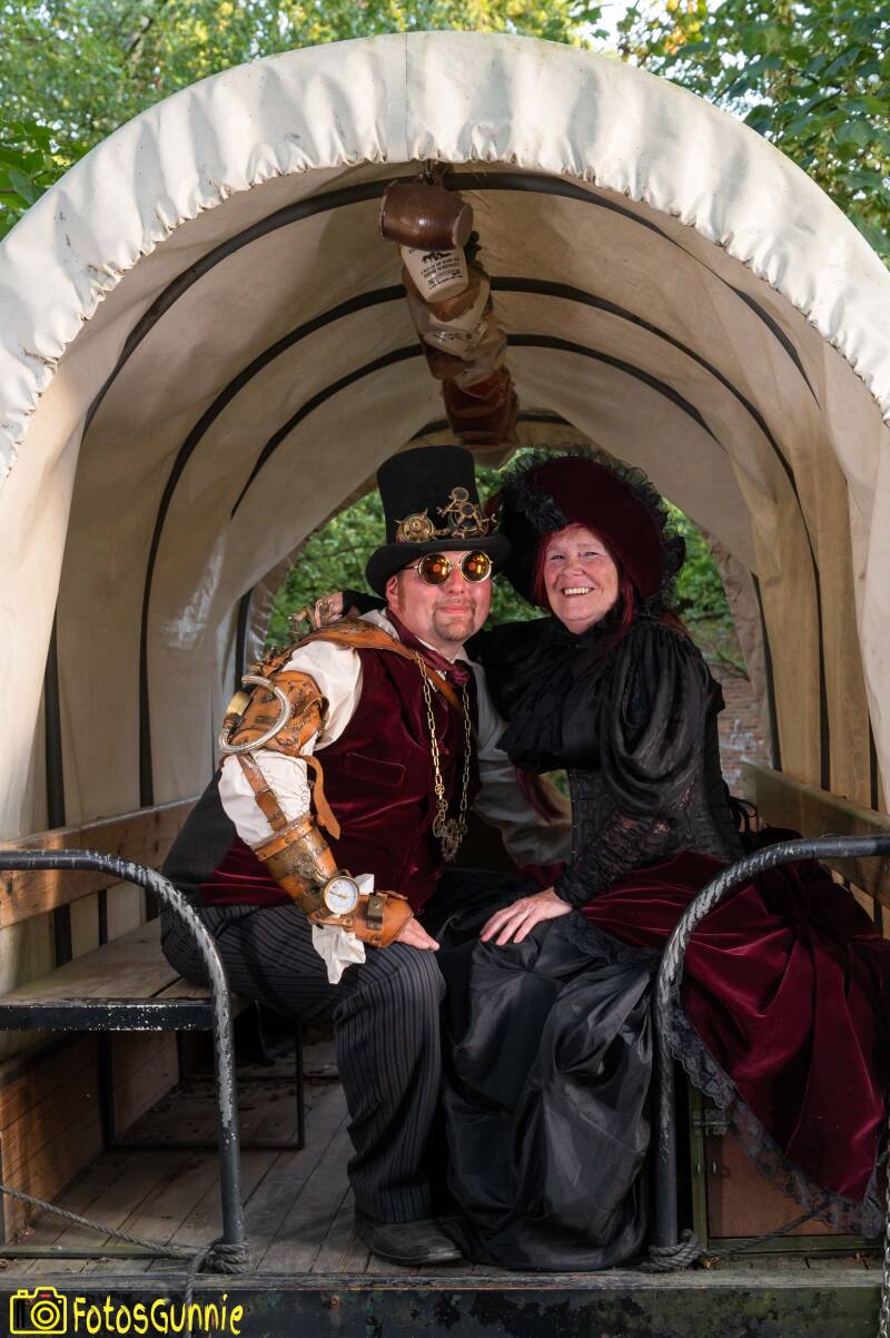 steampunkfantasyparty2022234-1.jpg