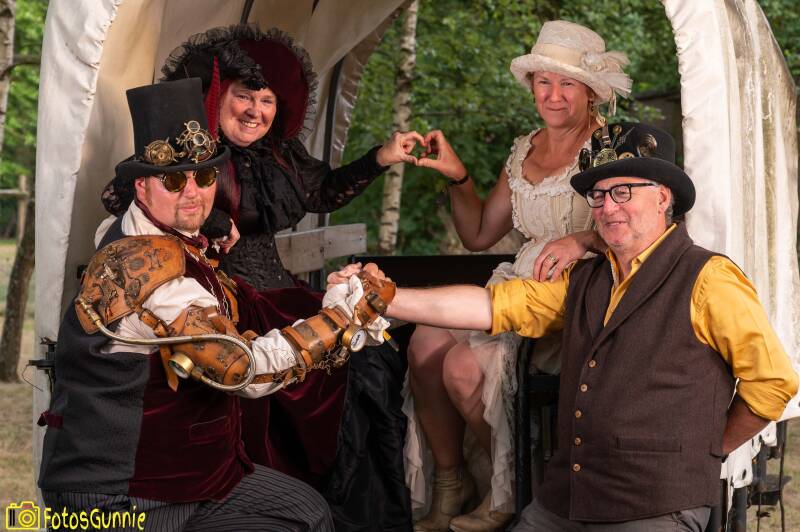 steampunkfantasyparty2022240-1.jpg