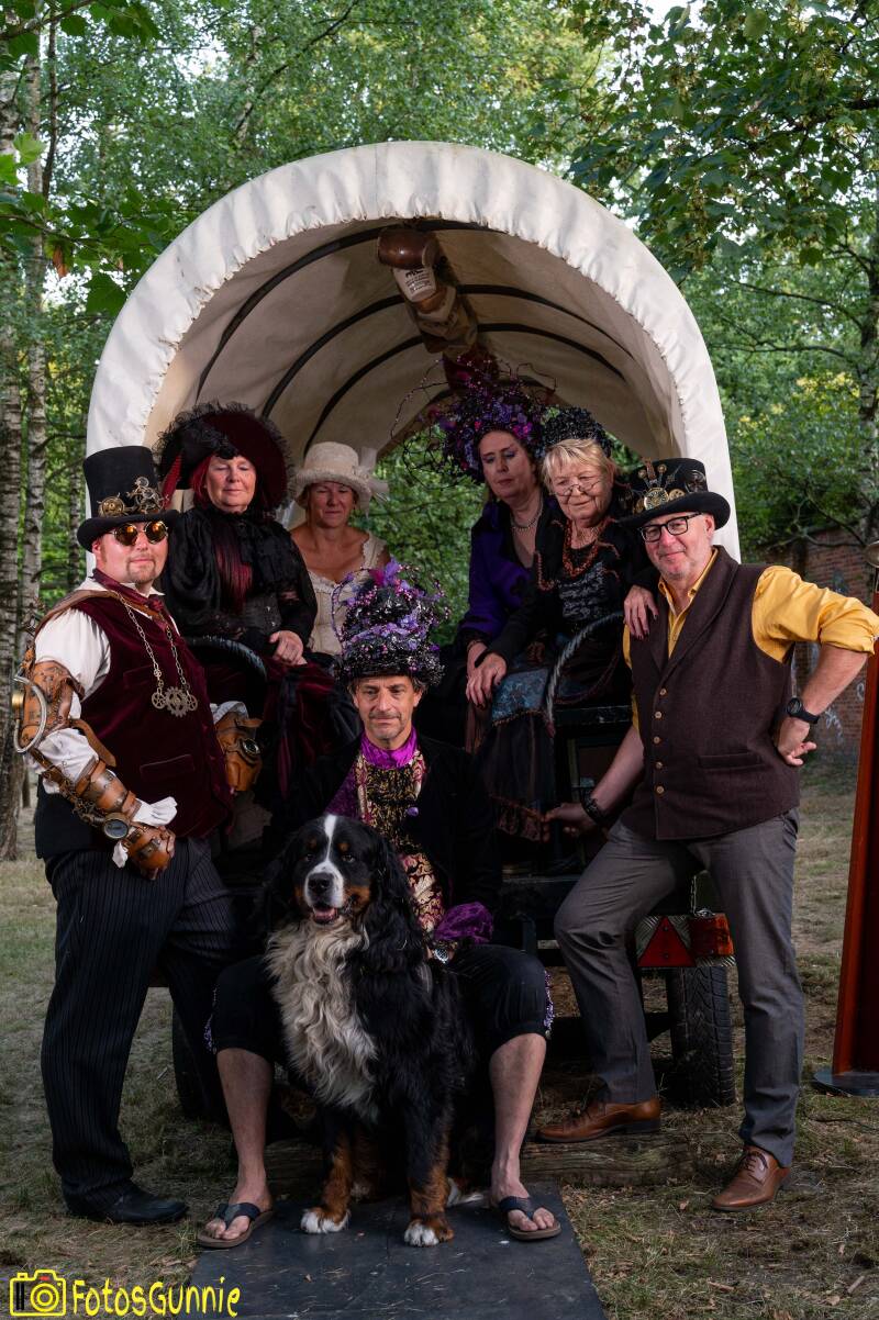 steampunkfantasyparty2022242-1.jpg
