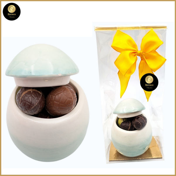 Eivormige pot gevuld