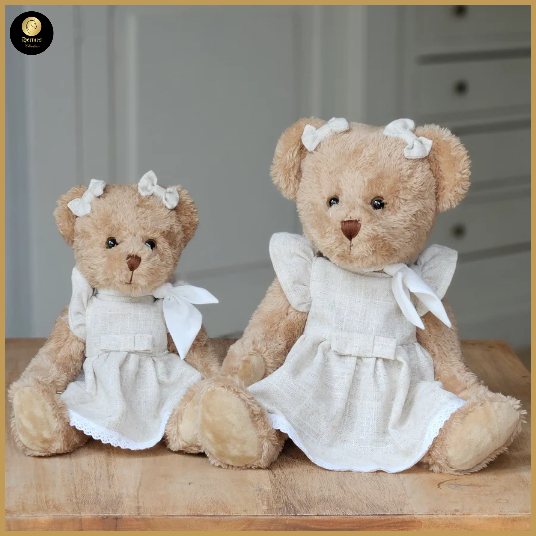 Meisjesbeer met beige kleedje en wit sjaaltje 30 of 38cm