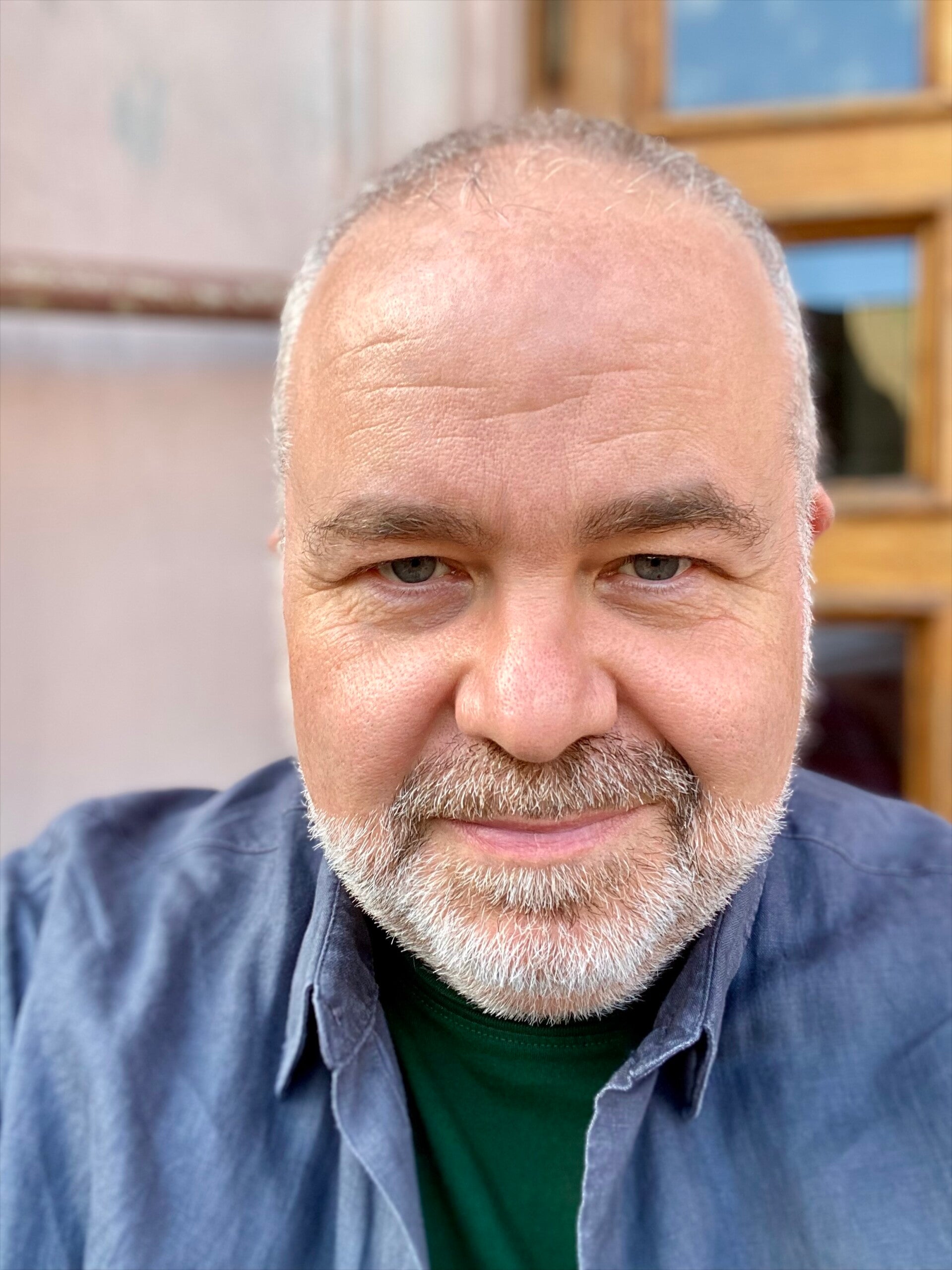 Piano and theory lessons for all ages and skill levels with Royal Academy of Music graduate and experienced teacher and pianist Leslie Hollingworth based in Huddersfield, West Yorkshire