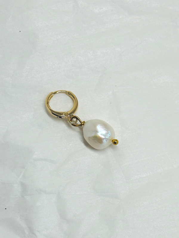 Oorbel witte parel