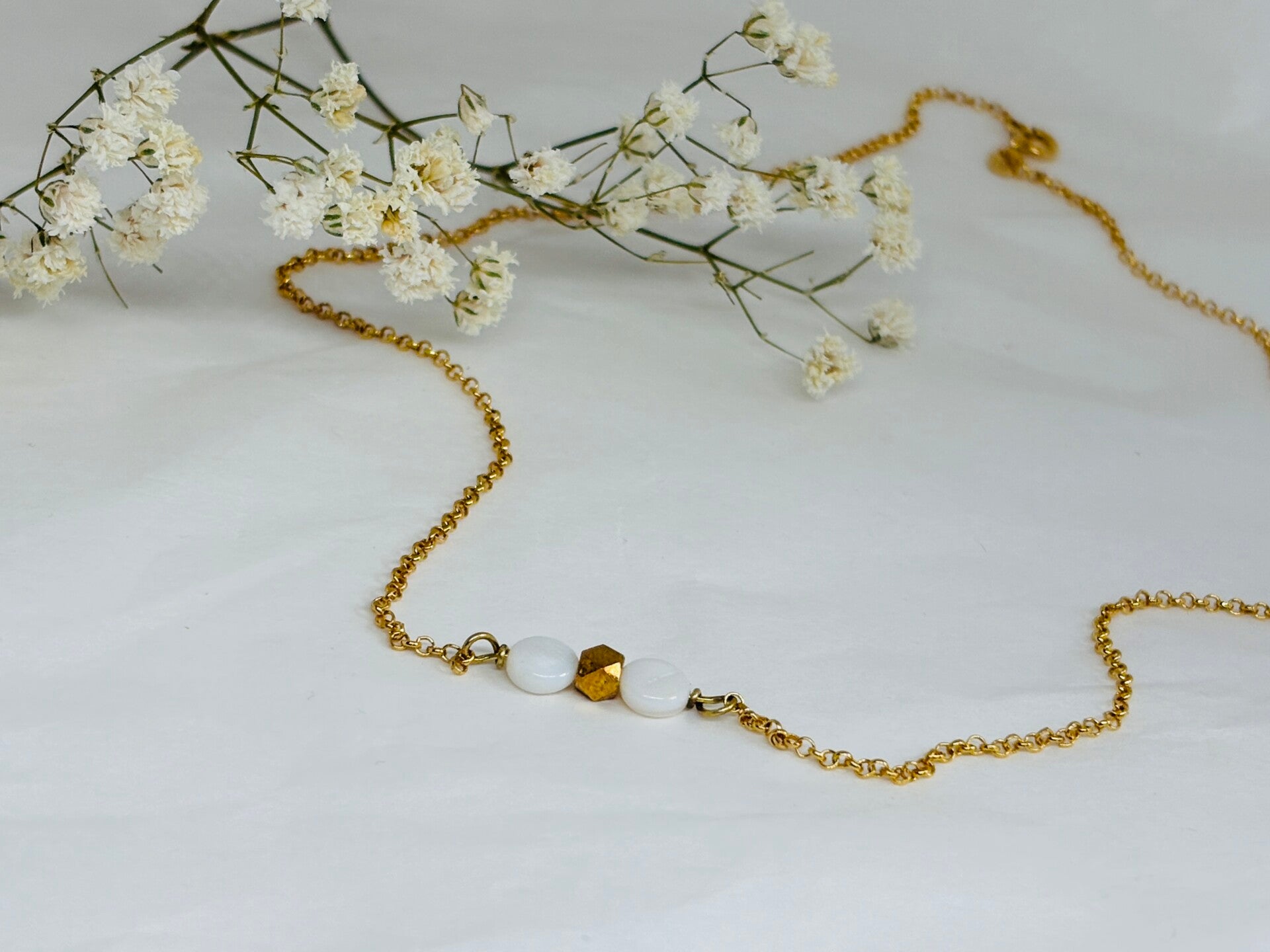 halsketting witte kraaltjes