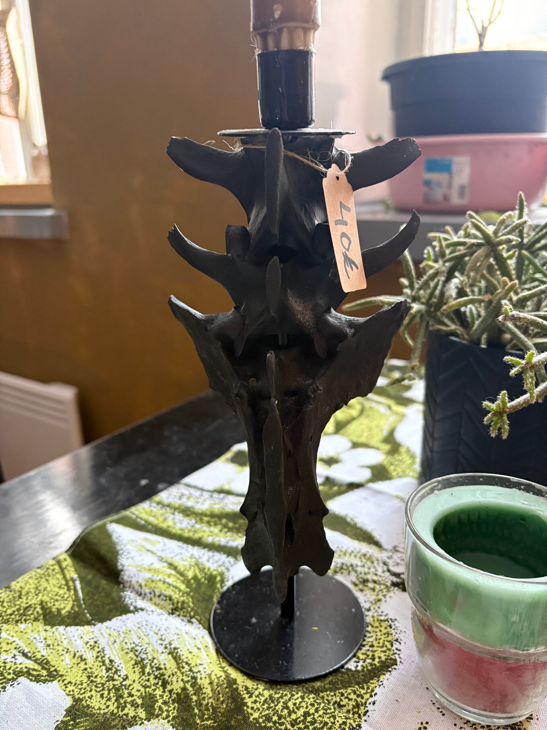 Selkänikama kynttelikkö