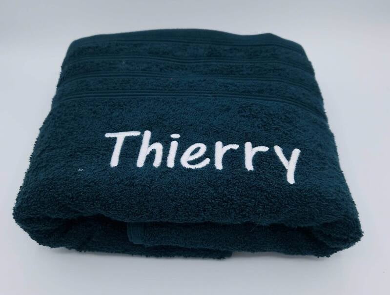 Serviette de bain avec prénom brodé