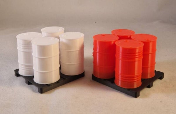 Olievaten set van 8 vaten en 2 pallets 1:32