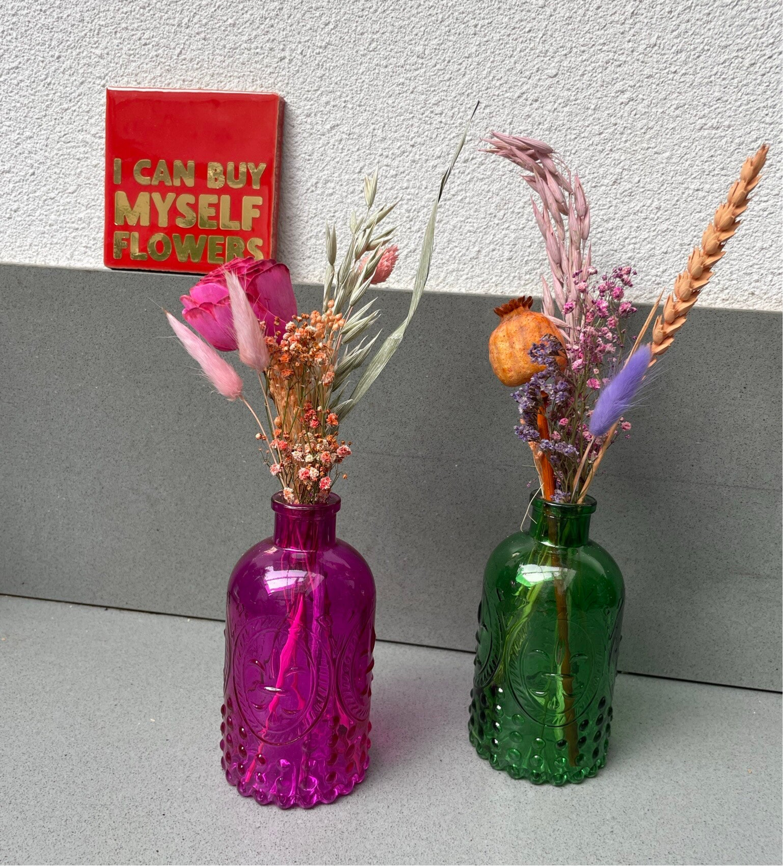 Vaasje met droogbloemen