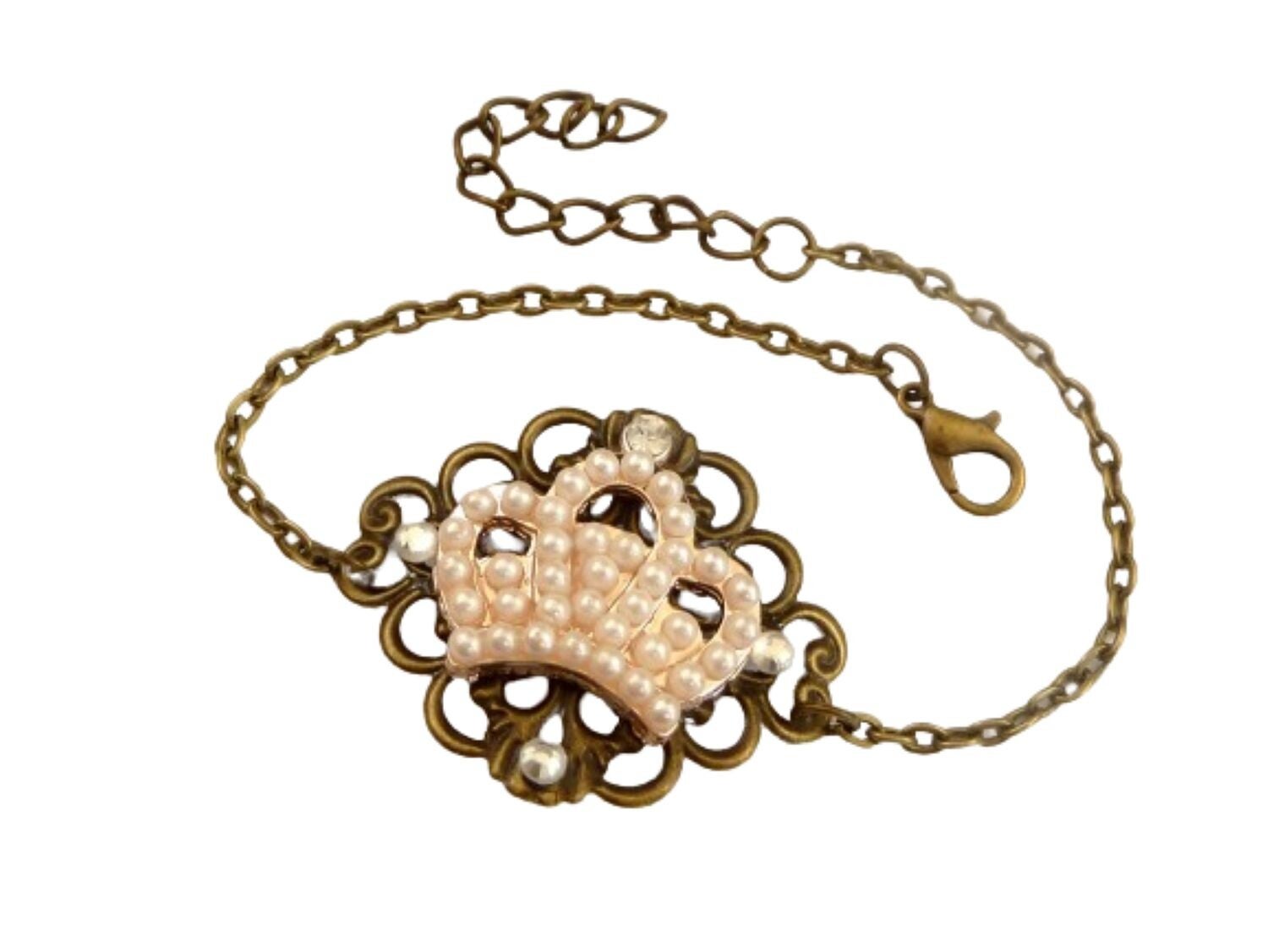 Edles Armband mit hübschem Tiara Motiv Perlen Armschmuck