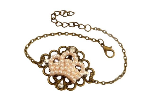Edles Armband mit hübschem Tiara Motiv Perlen Armschmuck