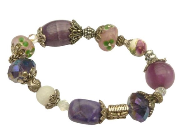 Armband mit Glasperlen in lila weiß silberfarben mit starkem Elastikband