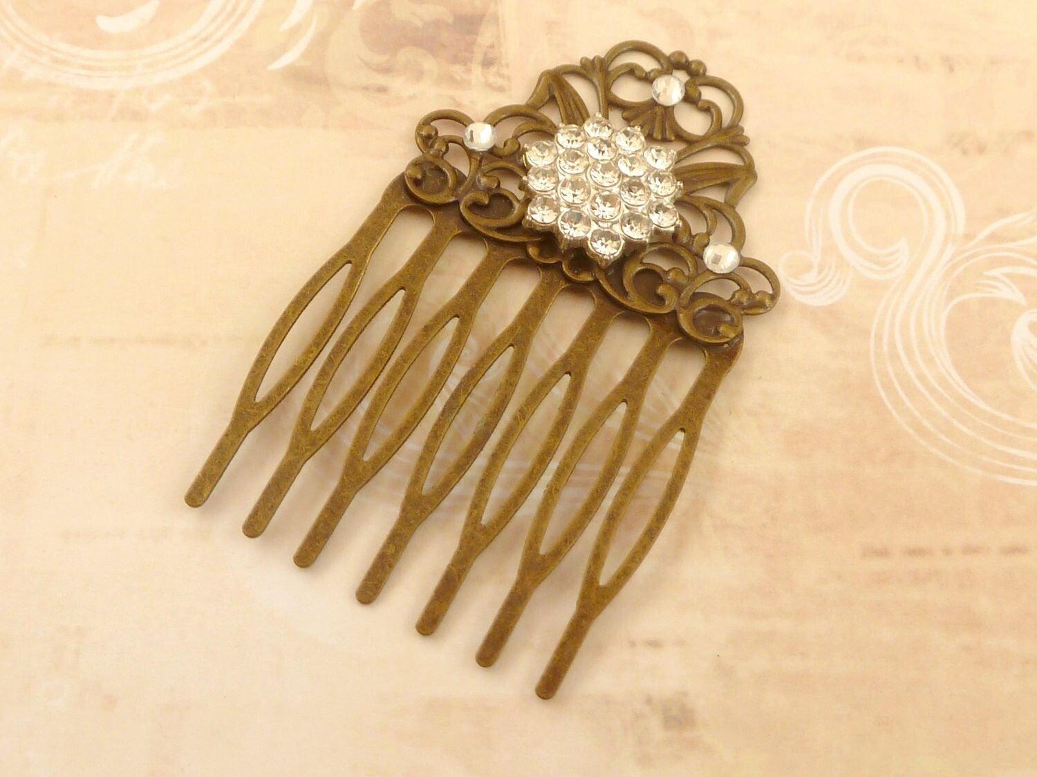 Kleiner Glitzer Haarkamm mit klaren Kristallen, Unikat Haarschmuck, ideal für festliche Gelegenheiten