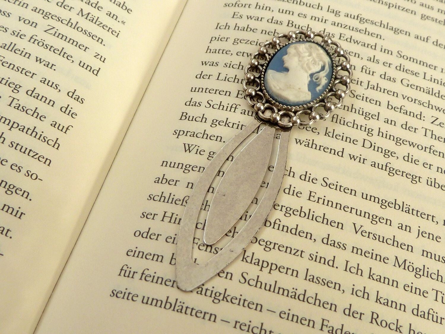 Lesezeichen Im Vintage Stil mit Kamee in blau weiß, silberfarben, Geschenk für sie