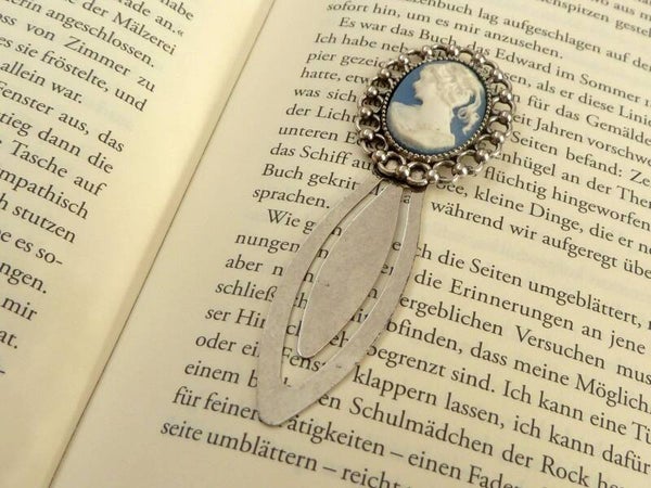 Lesezeichen Im Vintage Stil mit Kamee in blau weiß, silberfarben, Geschenk für sie