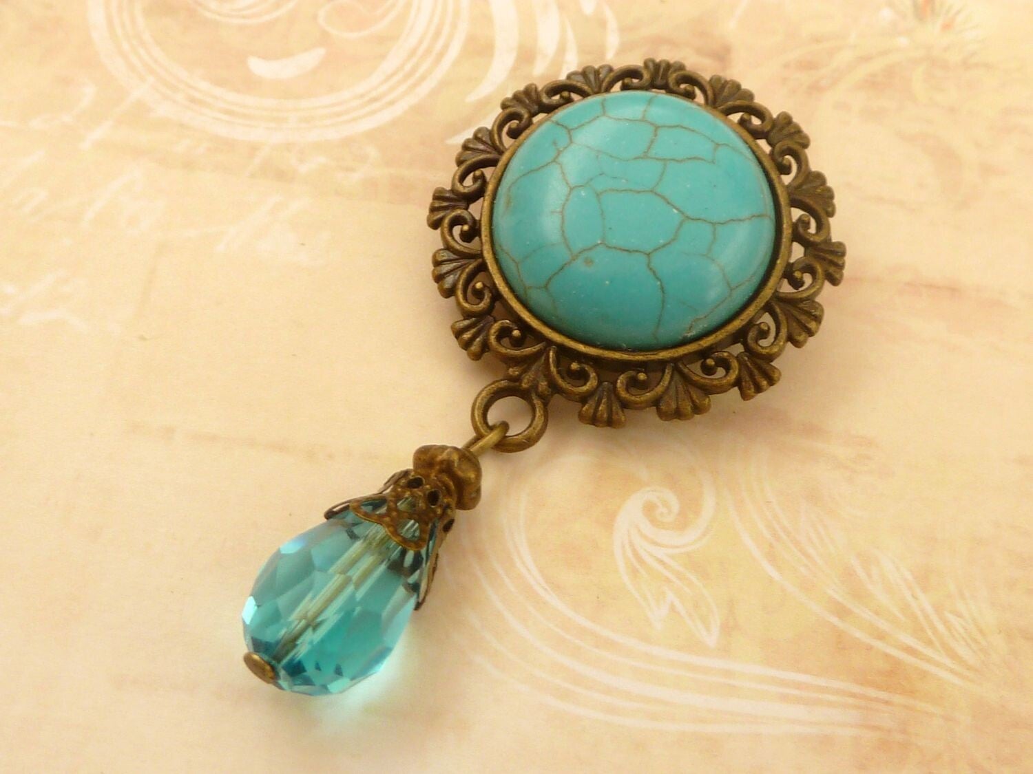 Edelstein Brosche mit Türkis Cabochon bronzefarben Glasschliffperle, Dekolletéschmuck