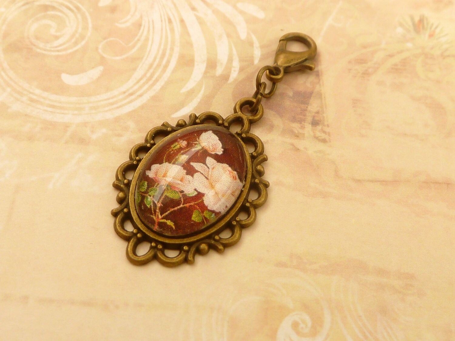 Kleiner Schmuckanhänger mit Rose Motiv rosa bronze, vielseitig anwendbar, Taschenschmuck