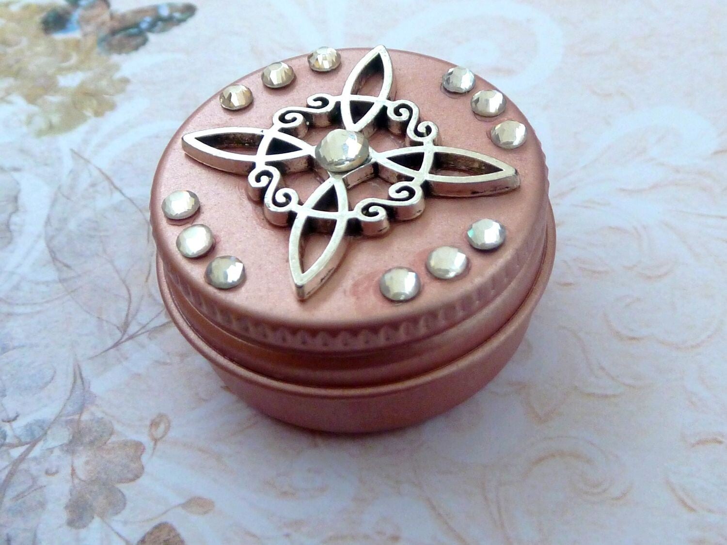 Kleine Dose aus Metall mit keltischen Knoten, rotgold silberfarben, Pillendose,
