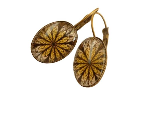Schlichte Ohrringe mit schönem modernem Blüten Design braun gelb bronzefarben