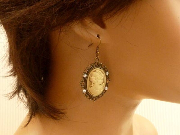 Edle Kamee Ohrringe mit Dame braun bronzefarben, antik Stil Schmuck,