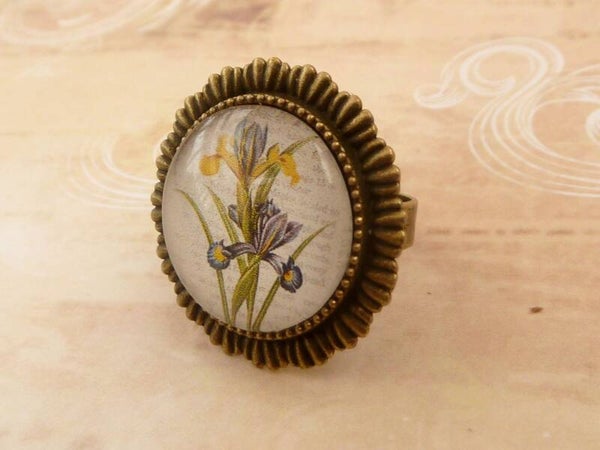 Großer Ring mit Iris Motiv grün bronzefarben Statement Schmuck Geschenkidee