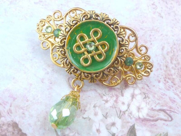 Kleine Irland Haarspange mit keltischen Knoten grün goldfarben Emaille