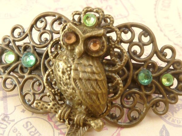 Kleine Haarspange mit Eule in grün bronze