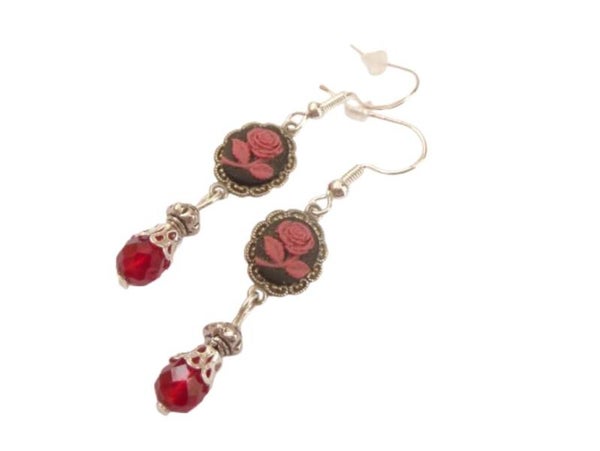 Zierliche Kamee Ohrringe mit Rose in bordeaux rot silberfarben 925er Sterling Silber Ohrhaken