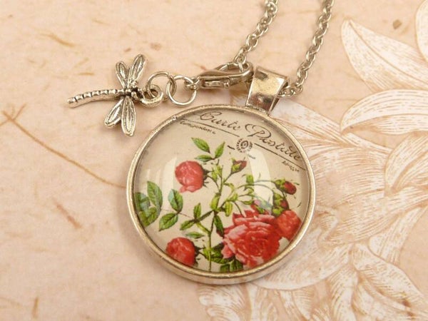 Sommerliche Halskette mit Rosen Design und abnehmbarem Libellen Charm silberfarben