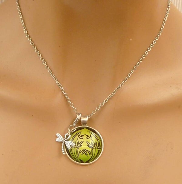 Natur Halskette mit Gräsern und Blüten und abnehmbarem Libellen Charm silberfarben