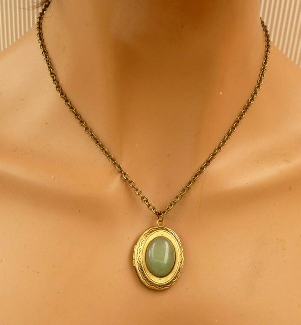 Edelstein Medaillon Halskette mit Aventurin Cabochon grün bronzefarben