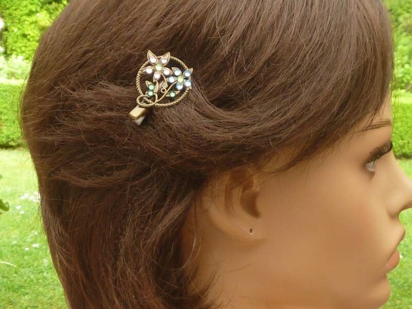 Funkelnder Haarclip mit Blüten Ornamenten und buntem Strass