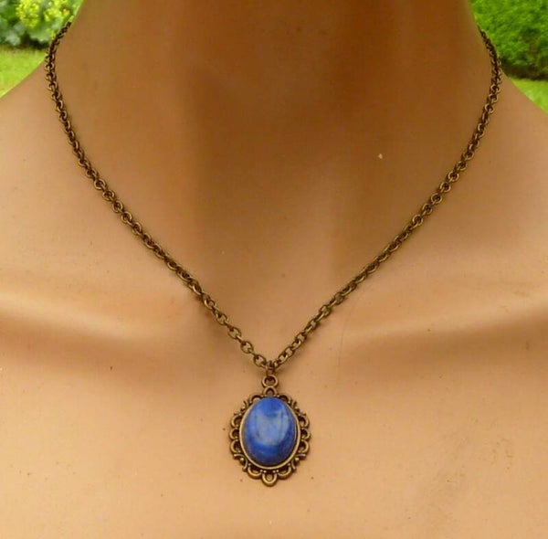 Feine Edelstein Halskette mit Lapis Lazuli Cabochon dunkelblau bronzefarben