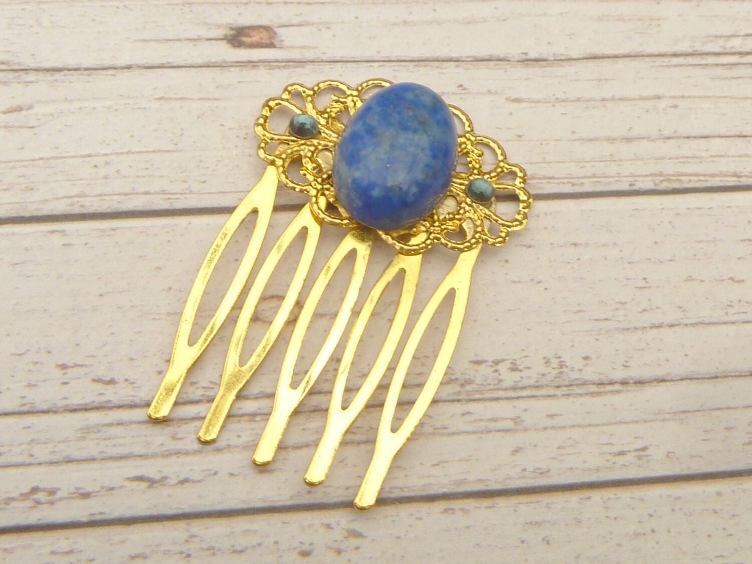 Zierlicher Edelstein Haarkamm mit Lapis Lazuli Cabochon goldfarben