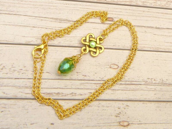 Halskette im Irland Stil mit keltischen Knoten goldfarben