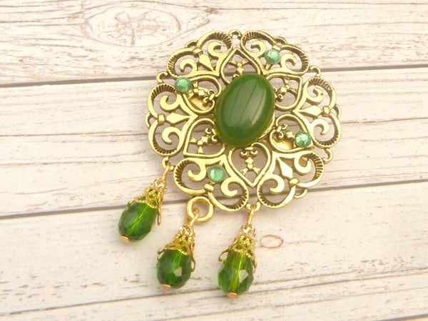 Große Edelstein Brosche mit Jade Cabochon goldfarben schöne Ornamente Cape Schmuck