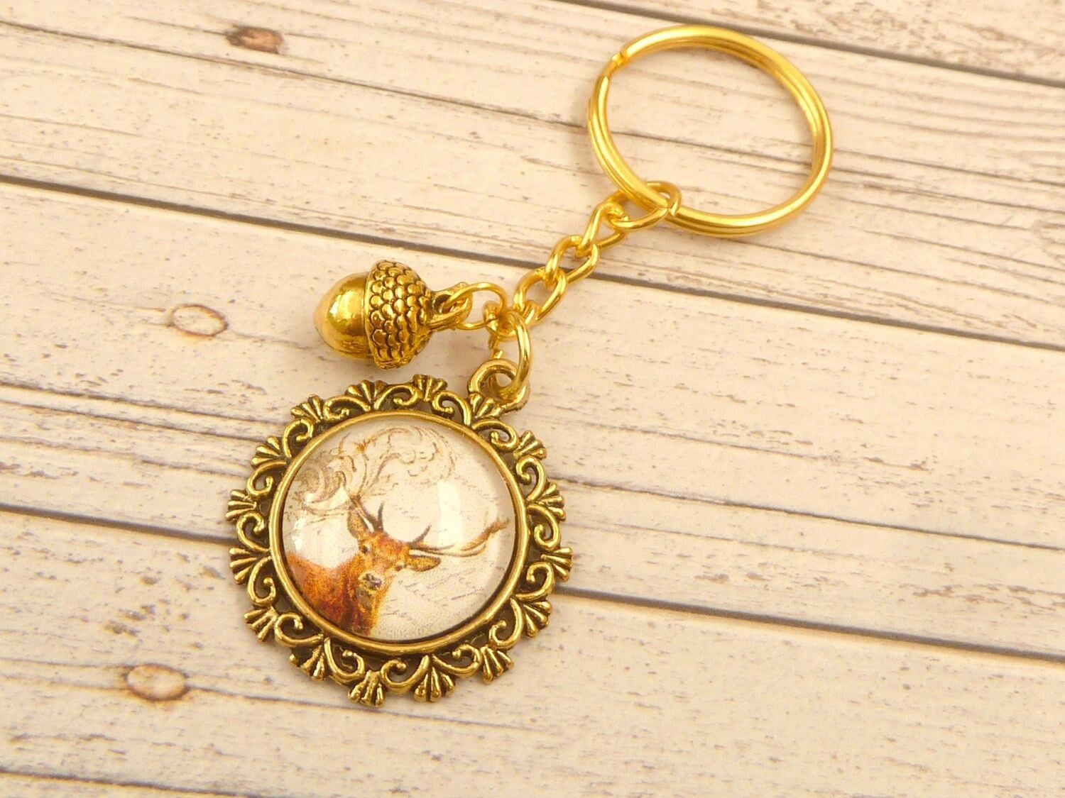 Schlüsselanhänger mit Hirsch Motiv ideale Geschenkidee für Jäger goldfarben kleine Geschenke
