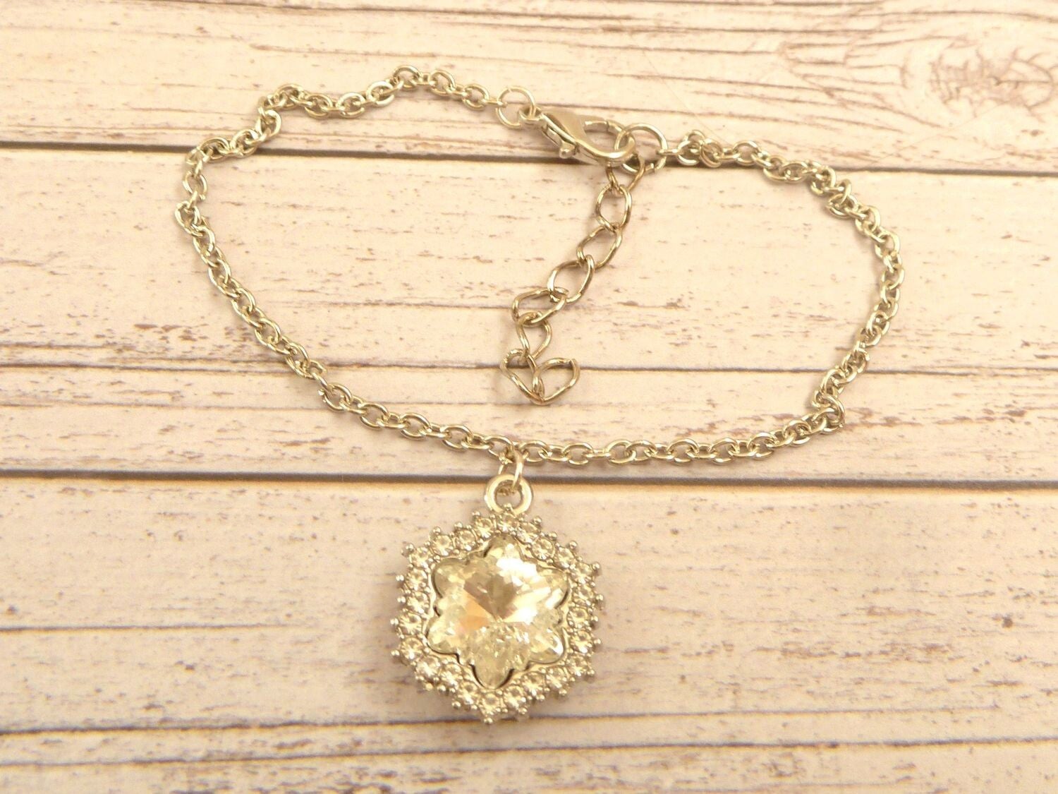 Glamouröses Armband mit funkelndem Kristall sechseckig klar silberfarben