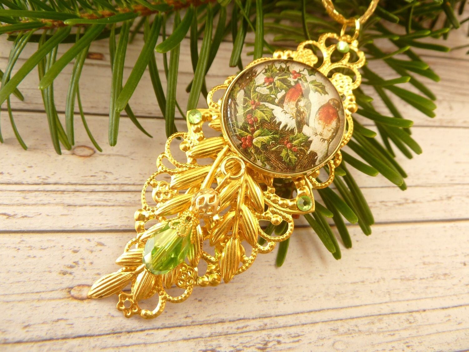 Winterlicher Deko-Anhänger mit zwei Rotkehlchen Rautenform goldfarben